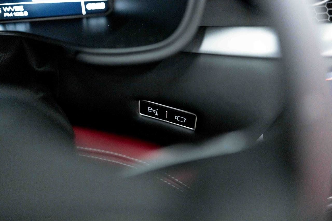 Used 2020 Ferrari Portofino RWD image 76