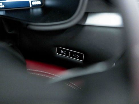 Used 2020 Ferrari Portofino RWD image 76