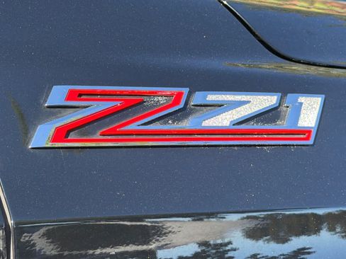 Used 2021 Chevrolet Suburban Z71 w/ Z71 Signature Package AWD/4WD image 12