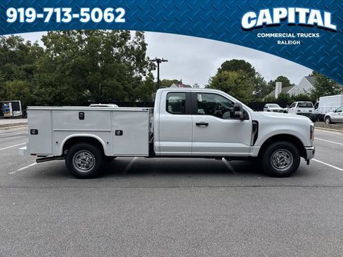 New 2025 Ford F250 XL w/ XL Chrome Package image 9