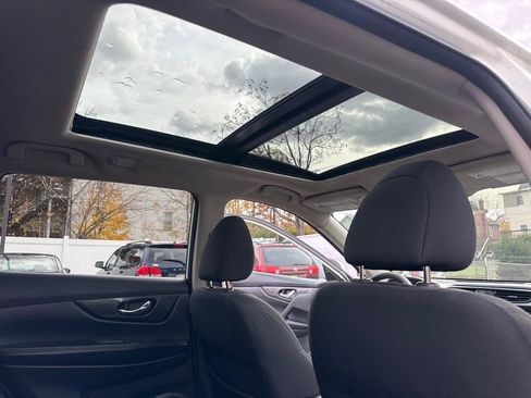 Used 2017 Nissan Rogue SV image 24