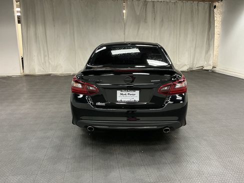 Used 2018 Nissan Altima 2.5 SR w/ SR Midnight Edition FWD image 4