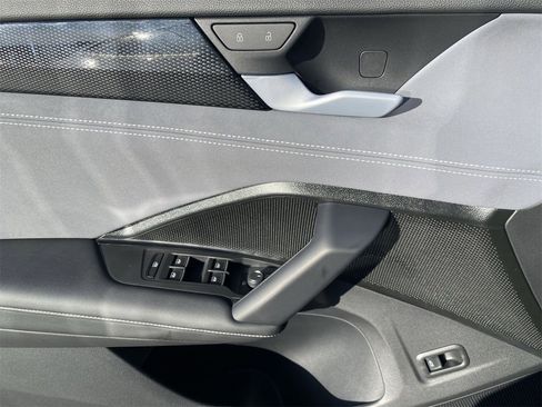 New 2026 Volkswagen Tiguan SE R-Line image 17