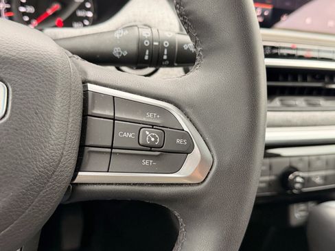 Used 2024 Jeep Compass Latitude w/ Sun and Sound Group AWD/4WD image 17