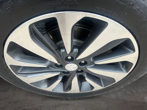 Used 2022 Buick Encore Preferred AWD/4WD image 17