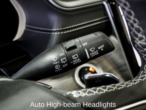 Used 2024 Jeep Grand Cherokee Limited w/ Luxury Tech Group II image 28