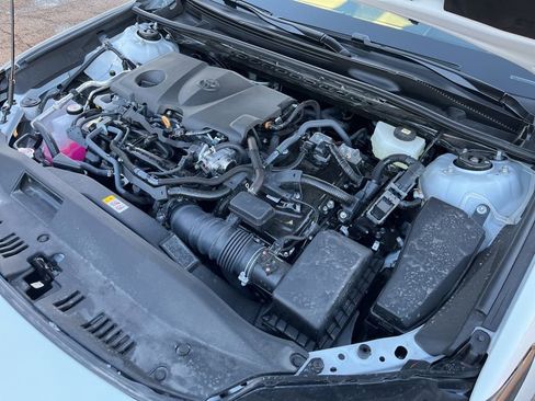 Used 2025 Toyota Camry XLE image 12