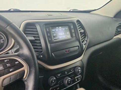 Used 2017 Jeep Cherokee Latitude image 19