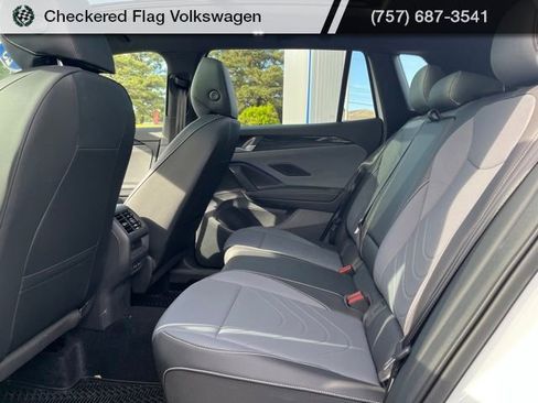 Used 2025 Volkswagen Tiguan SE R-Line AWD/4WD image 27