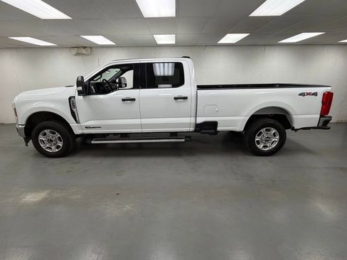 Used 2025 Ford F250 XLT image 2