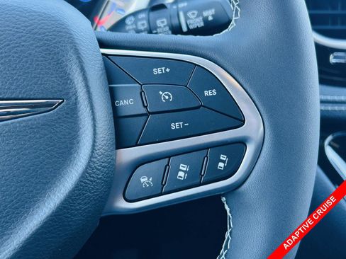 New 2026 Chrysler Pacifica Select w/ Quick Order Package 2EV image 6