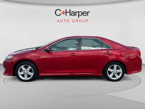 Used 2014 Toyota Camry SE w/ Moonroof Package FWD image 6
