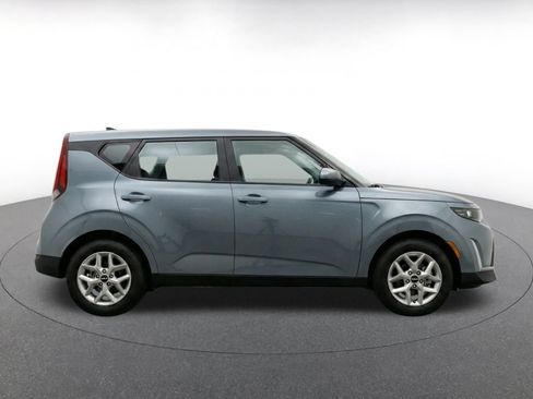 Used 2025 Kia Soul LX w/ LX Technology Package FWD image 10