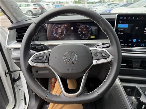 New 2025 Volkswagen Tiguan SE AWD/4WD image 12