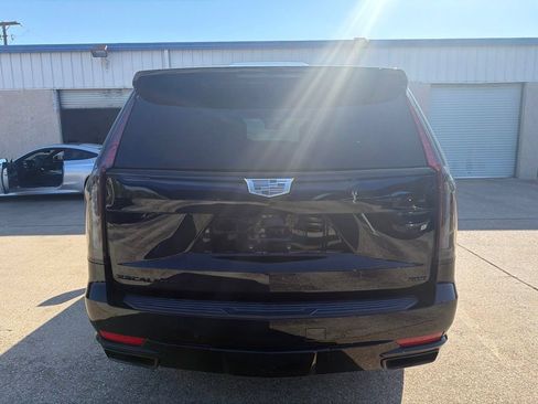 Used 2021 Cadillac Escalade ESV Sport Platinum AWD/4WD image 4