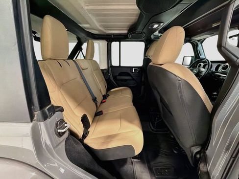Used 2018 Jeep Wrangler Unlimited Sahara AWD/4WD image 23