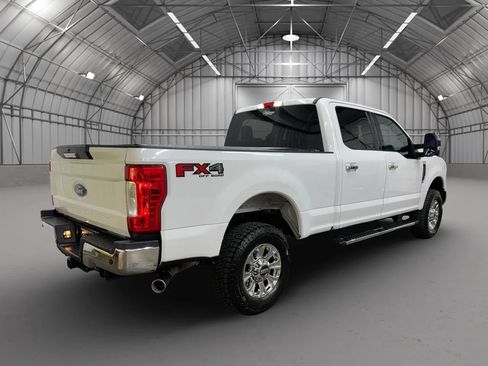 Used 2019 Ford F250 XLT w/ XLT Premium Package AWD/4WD image 6