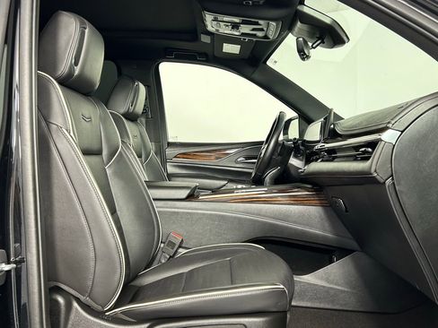 Used 2022 Cadillac Escalade ESV Premium Luxury image 10