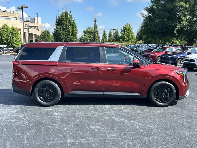 Used 2025 Kia Carnival FWD image 3