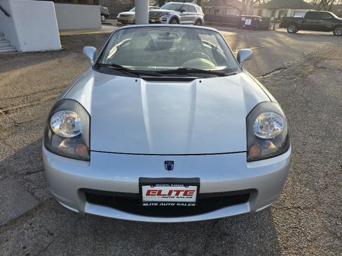 Used 2001 Toyota MR2 image 2