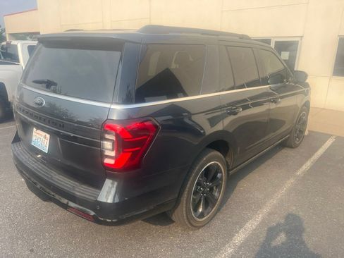 Used 2024 Ford Expedition Limited AWD/4WD image 2