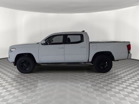 Used 2017 Toyota Tacoma SR image 2