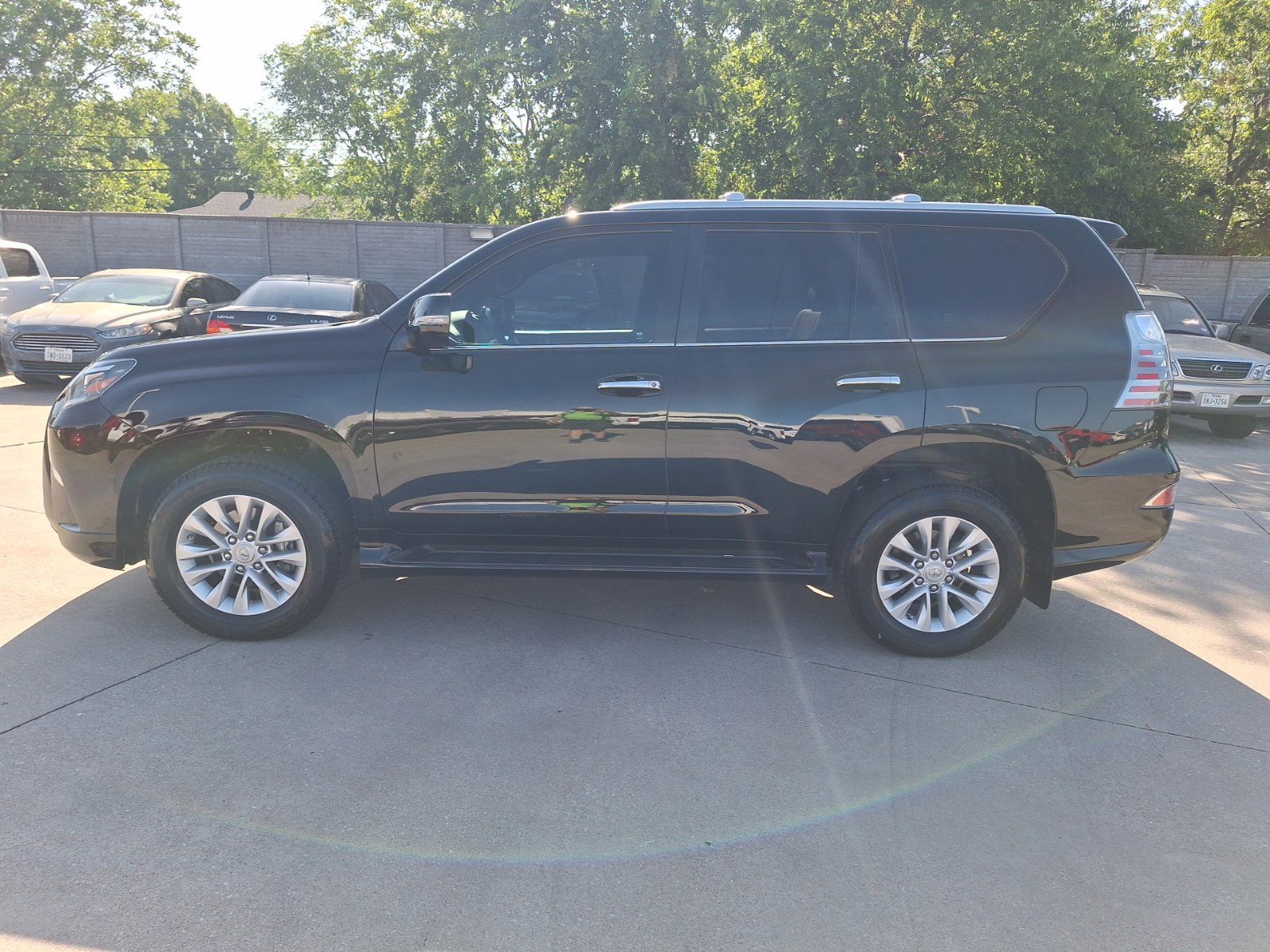 Used 2023 Lexus GX 460 Premium w/ Premium Package AWD/4WD image 3