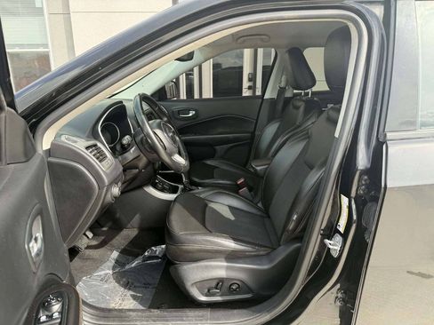 Used 2018 Jeep Compass Latitude w/ Cold Weather Group AWD/4WD image 9