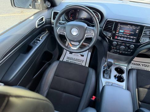 Used 2022 Jeep Grand Cherokee Laredo X AWD/4WD image 15