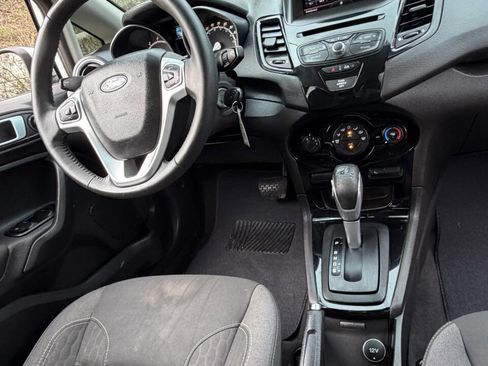 Used 2014 Ford Fiesta SE w/ Equipment Group 201B image 9