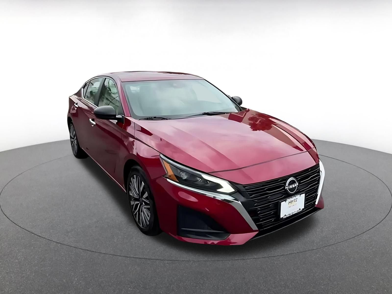Used 2025 Nissan Altima 2.5 SV FWD image 3