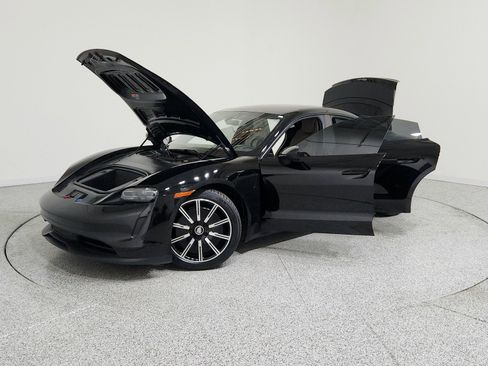 Used 2023 Porsche Taycan image 13