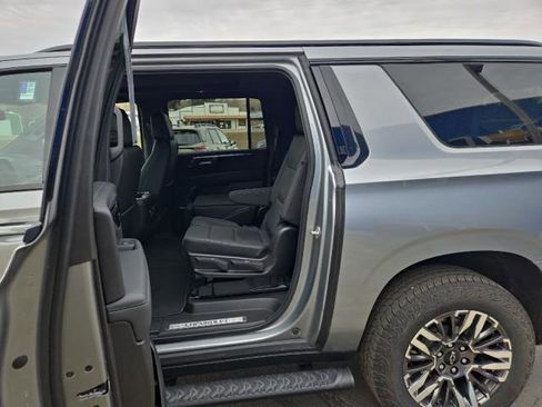 Used 2025 Chevrolet Suburban Z71 w/ Comfort Package image 14