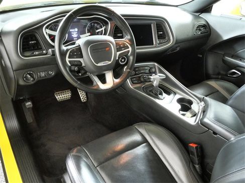 Used 2017 Dodge Challenger SXT Plus image 4