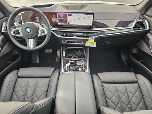 New 2026 BMW X5 xDrive50e w/ M Sport Package image 10