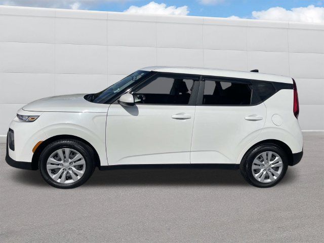 Used 2022 Kia Soul LX FWD image 2