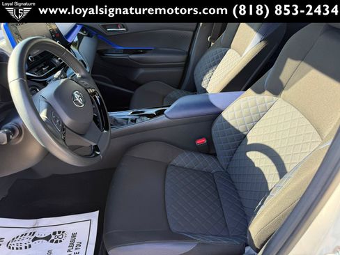 Used 2020 Toyota C-HR XLE FWD image 15