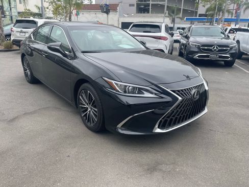 Used 2025 Lexus ES 300h w/ Premium Package FWD image 2