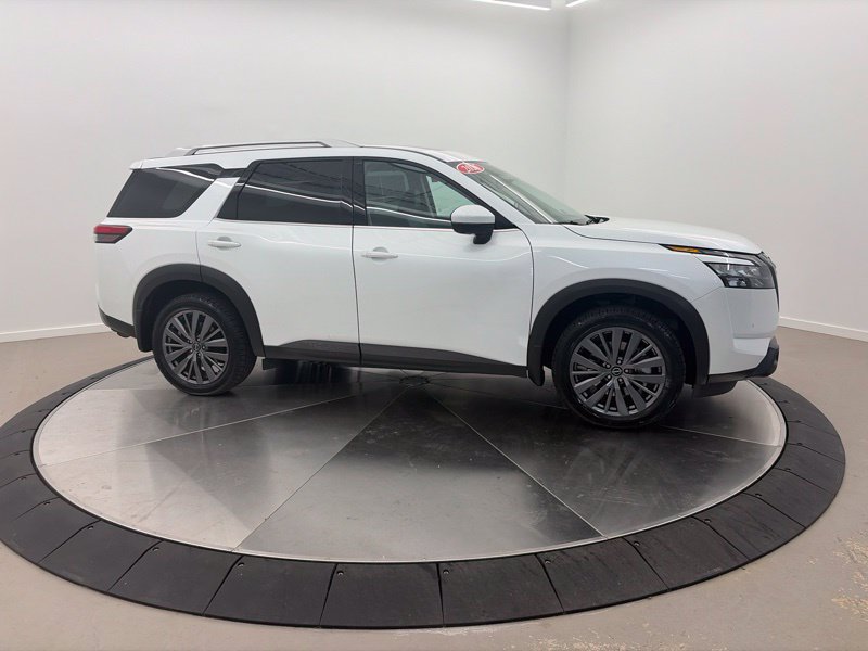 Used 2025 Nissan Pathfinder SL w/ SL Premium Package AWD/4WD image 2