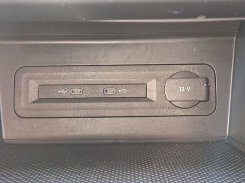 Used 2023 Volkswagen Atlas Cross Sport SE image 25