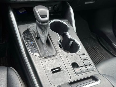 Used 2023 Toyota Highlander XLE FWD image 11