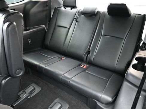 Used 2023 Toyota Highlander XLE image 24