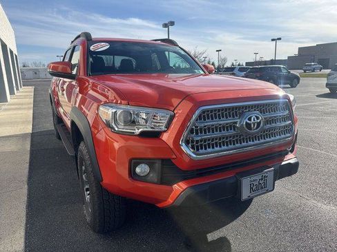 Certified 2017 Toyota Tacoma TRD Off-Road w/ Premium & Technology Package image 3