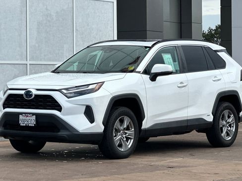 Certified 2022 Toyota RAV4 XLE image 10