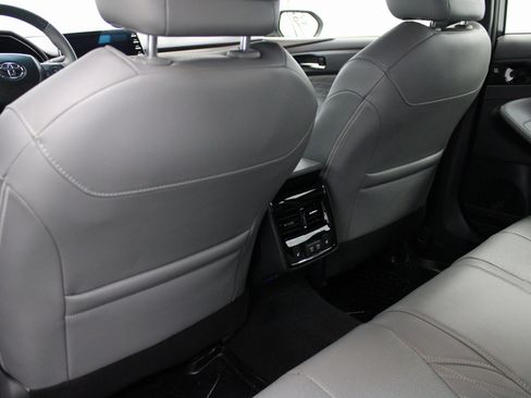 Used 2020 Toyota Avalon Limited image 16