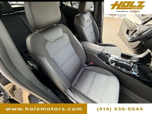 Used 2025 Chevrolet Trax LT w/ Driver Confidence Package image 29