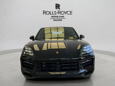 Used 2024 Porsche Cayenne Coupe image 2