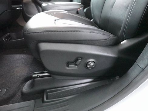 New 2026 Chrysler Pacifica Select w/ S Appearance Package FWD image 13