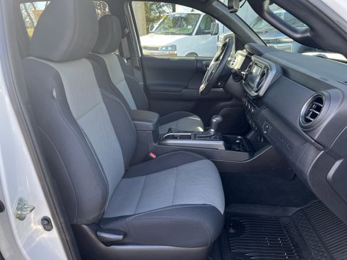 Used 2021 Toyota Tacoma TRD Off-Road image 31