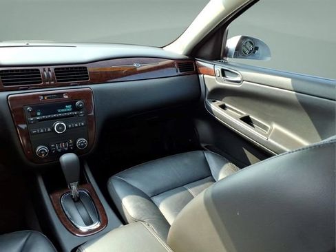Used 2010 Chevrolet Impala LT w/ Luxury Edition Package FWD image 16